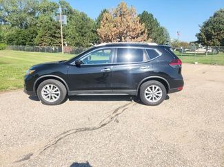 Used 2020 Nissan Rogue SV image 1