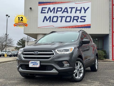 Used 2017 Ford Escape SE w/ Equipment Group 201A image 1