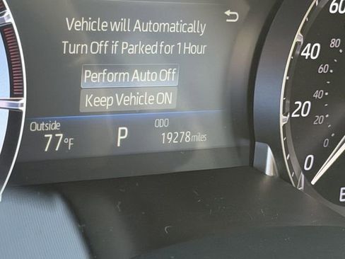 Used 2025 Toyota Highlander LE FWD image 9