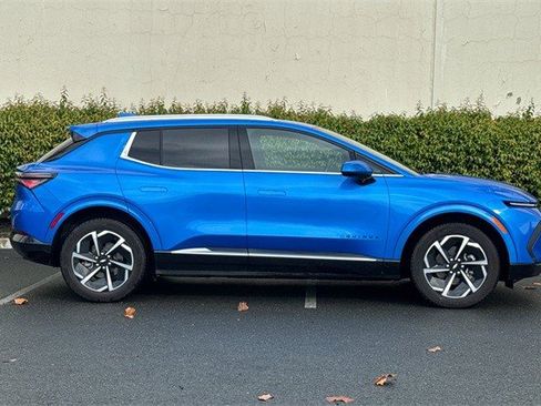 Certified 2024 Chevrolet Equinox EV LT image 3