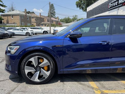 Used 2022 Audi e-tron Premium Plus w/ Premium Plus Package AWD/4WD image 4