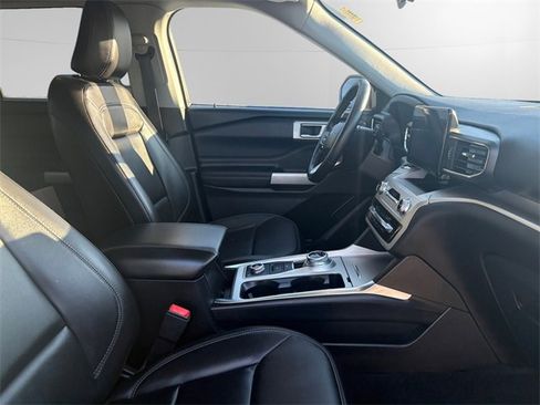 Used 2022 Ford Explorer XLT w/ Equipment Group 202A image 15