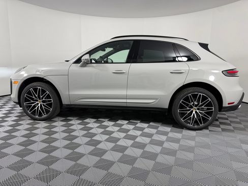 Certified 2026 Porsche Macan AWD/4WD image 2