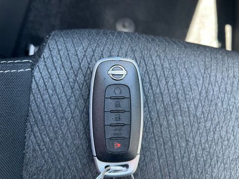 Used 2025 Nissan Rogue SV AWD/4WD image 25