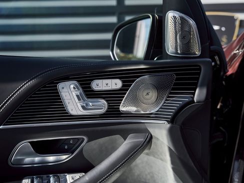 Used 2024 Mercedes-Benz Maybach GLS 600 4MATIC image 27