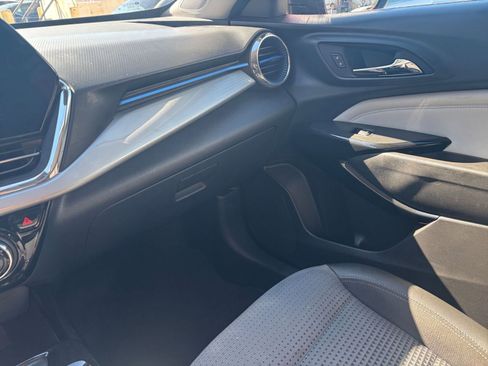Used 2025 Chevrolet Trax LT image 33