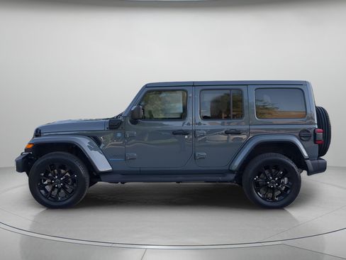 Used 2025 Jeep Wrangler Unlimited Sahara AWD/4WD image 43