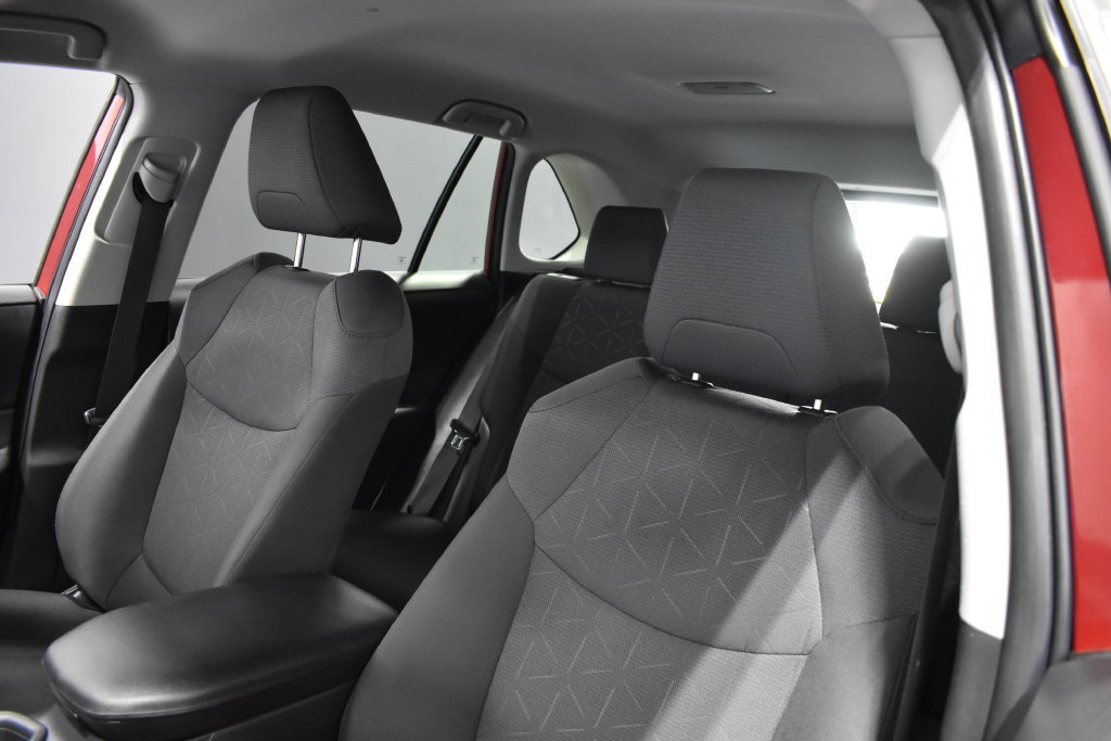 Used 2025 Toyota RAV4 XLE FWD image 17