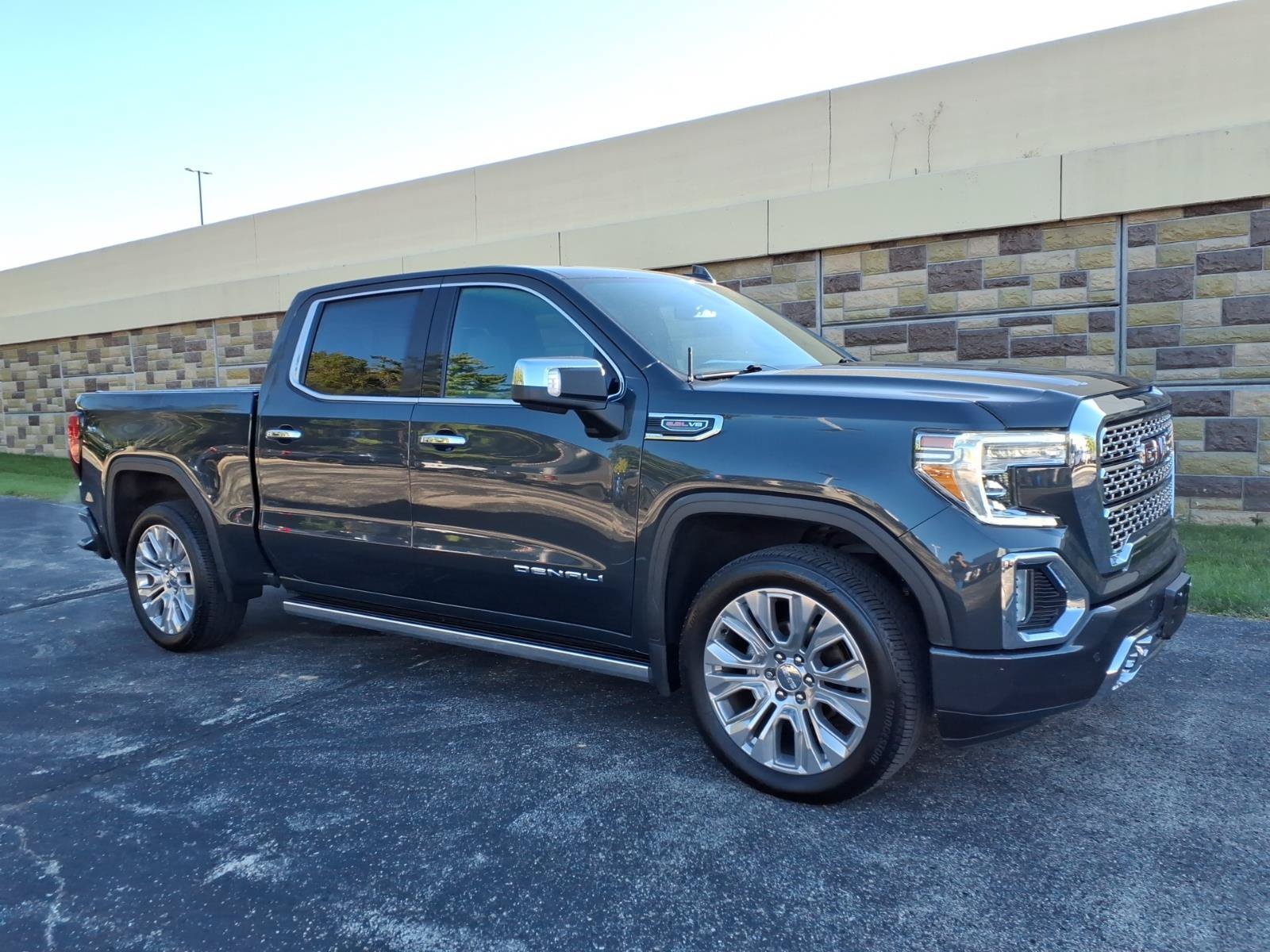Used 2021 GMC Sierra 1500 Denali w/ Denali Premium Package AWD/4WD image 1