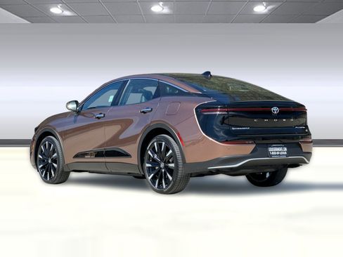 Used 2024 Toyota Crown Platinum image 3