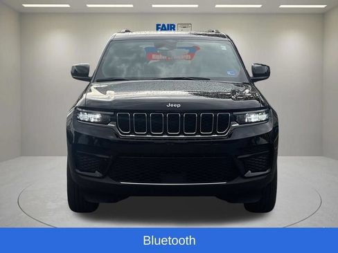 Used 2025 Jeep Grand Cherokee Laredo X w/ Luxury Tech Group I AWD/4WD image 5