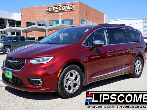 Used 2023 Chrysler Pacifica Limited FWD image 1