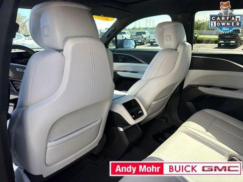 Used 2025 Cadillac Lyriq Sport AWD/4WD image 19