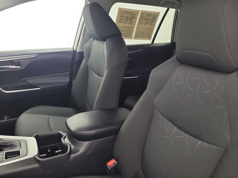 Certified 2025 Toyota RAV4 XLE AWD/4WD image 22