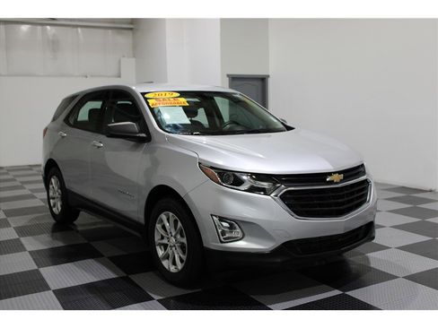 Used 2019 Chevrolet Equinox LS image 3