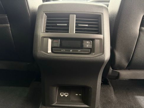 Used 2021 Volkswagen Atlas SE image 27