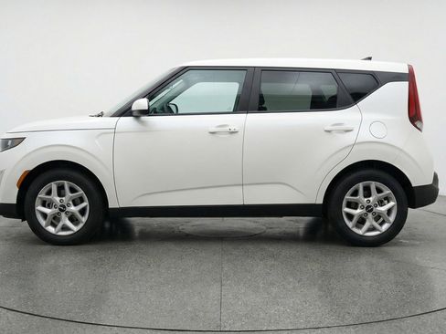Used 2025 Kia Soul LX w/ LX Technology Package FWD image 4