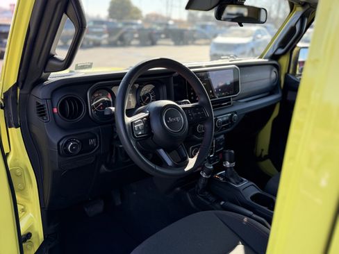 Used 2024 Jeep Wrangler Unlimited Rubicon image 11