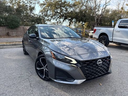Used 2025 Nissan Altima 2.5 SR FWD image 4