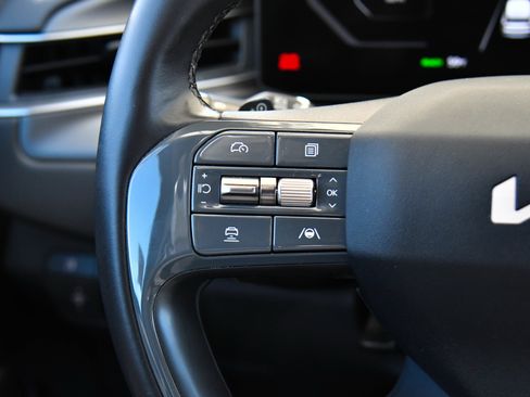 Used 2024 Kia EV9 Light Long Range RWD image 37