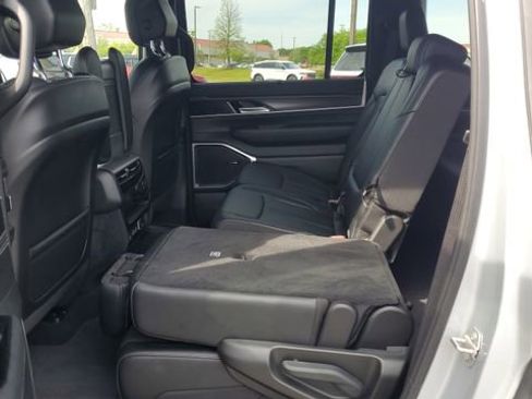 Used 2024 Jeep Wagoneer Series II w/ Convenience Group I AWD/4WD image 27
