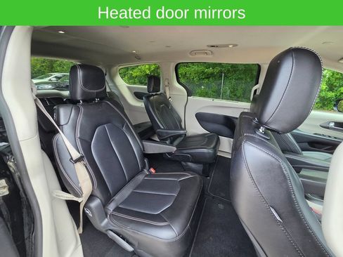 Used 2024 Chrysler Pacifica Touring-L FWD image 30