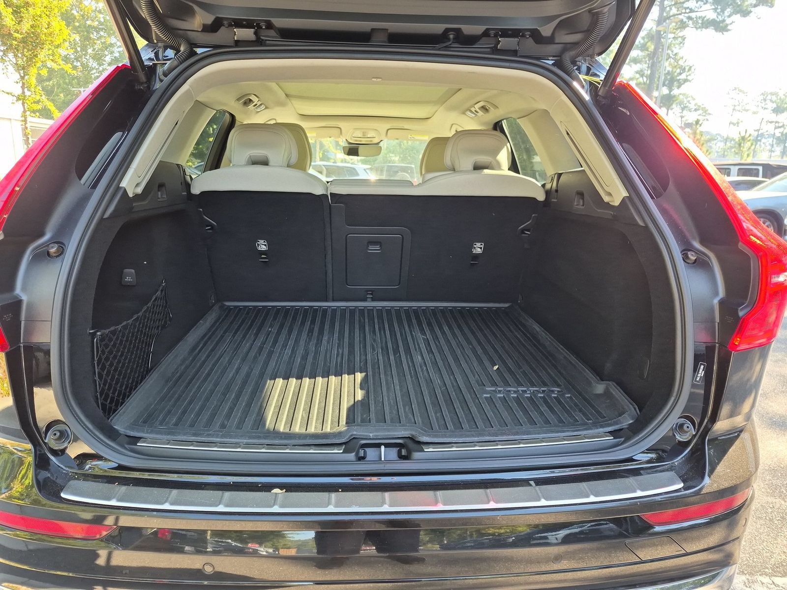 Used 2022 Volvo XC60 B5 Inscription w/ Advanced Package FWD image 30