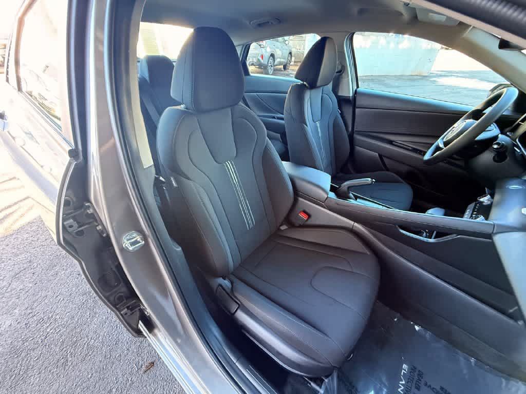 Used 2023 Hyundai Elantra SEL w/ Cargo Package FWD image 13