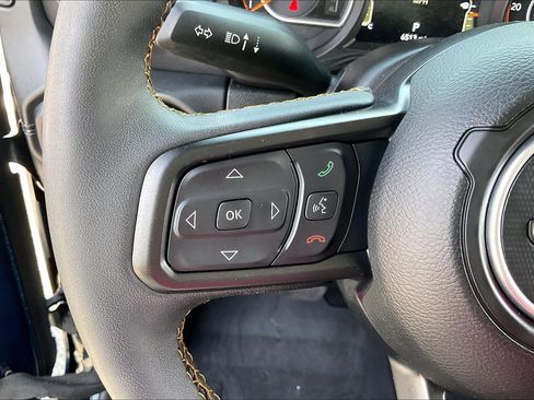 Used 2025 Jeep Gladiator Sport w/ Premium Package AWD/4WD image 18