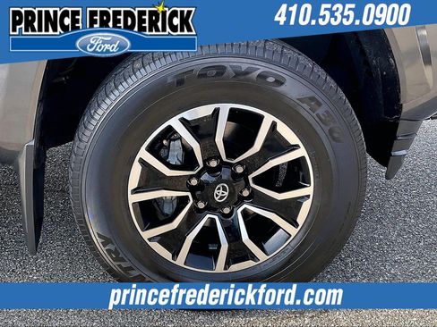 Used 2022 Toyota Tacoma TRD Sport w/ Technology Package image 9
