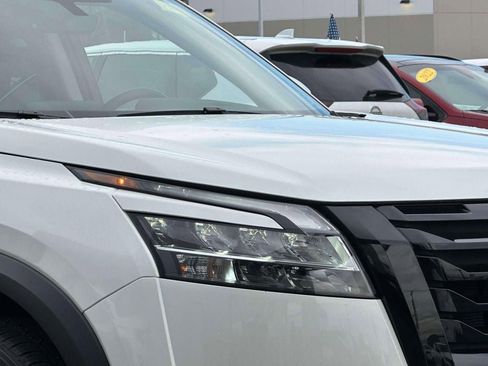 Certified 2024 Nissan Pathfinder SL w/ Lighting Package (N92) image 8