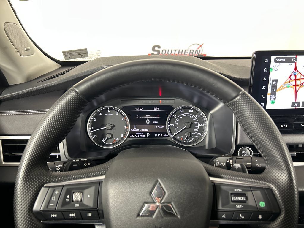 Used 2025 Mitsubishi Outlander SE AWD/4WD image 12