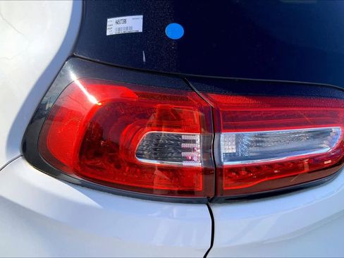 Used 2017 Jeep Cherokee Sport image 26