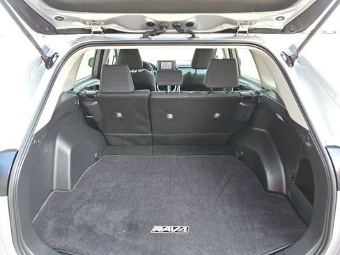 Used 2019 Toyota RAV4 LE image 23