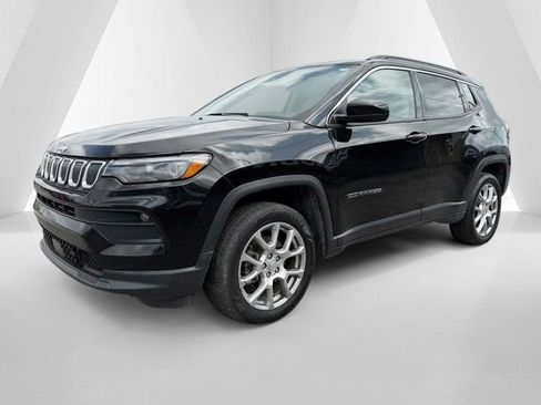 Used 2022 Jeep Compass Latitude w/ Sun and Sound Group image 3
