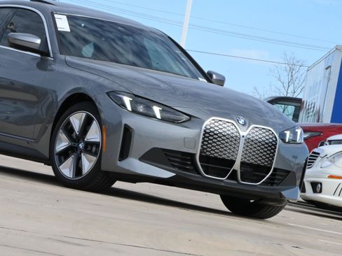 Used 2026 BMW i4 xDrive40i w/ Premium Package AWD/4WD image 3
