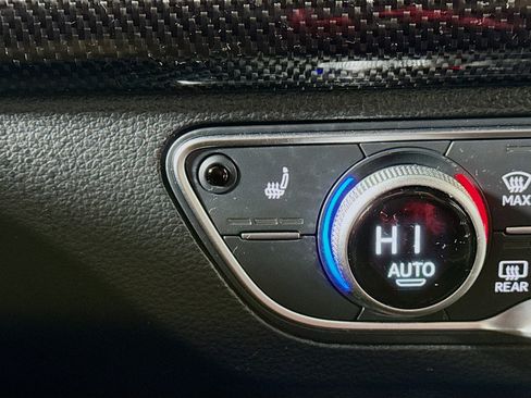 Used 2023 Audi SQ5 Premium w/ Convenience Package image 3