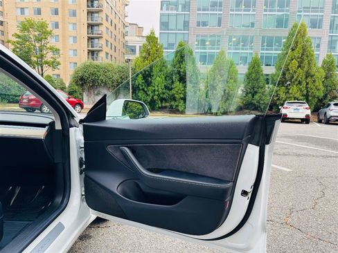 Used 2018 Tesla Model 3 image 29