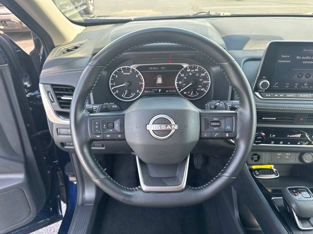 Used 2025 Nissan Rogue SV FWD image 14