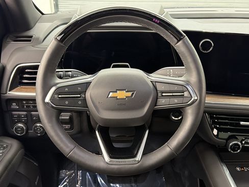 Used 2025 Chevrolet Tahoe High Country AWD/4WD image 11
