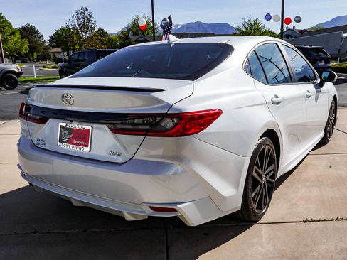 Used 2025 Toyota Camry XSE FWD image 8