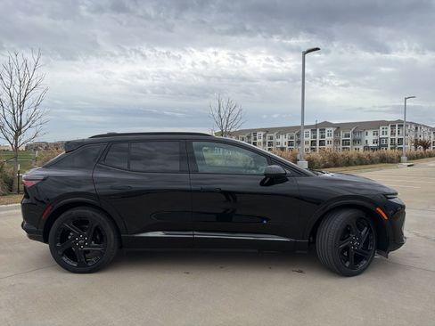 Certified 2024 Chevrolet Equinox EV RS image 2