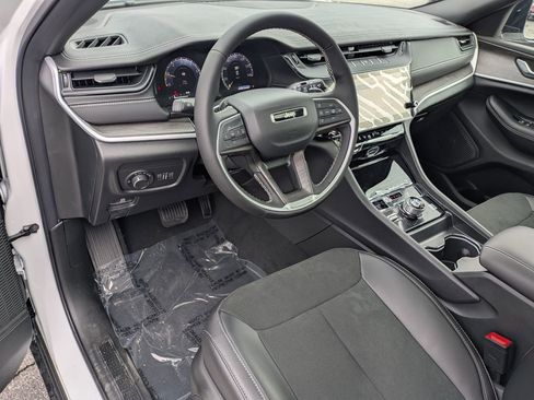 New 2026 Jeep Grand Cherokee Altitude AWD/4WD image 9