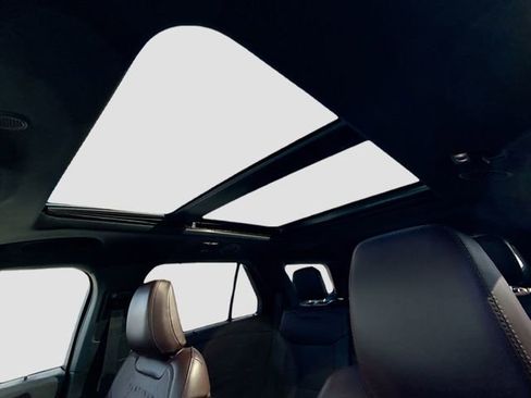 Certified 2021 Ford Explorer Platinum w/ Equipment Group 601A image 24