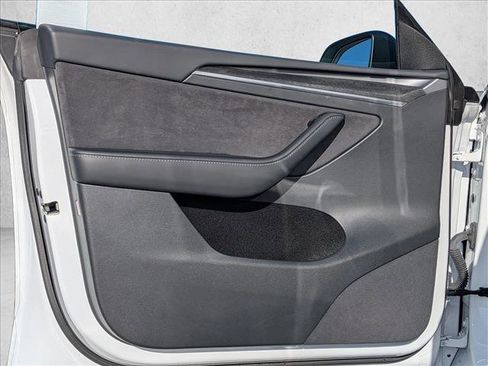 Used 2023 Tesla Model Y Long Range image 13