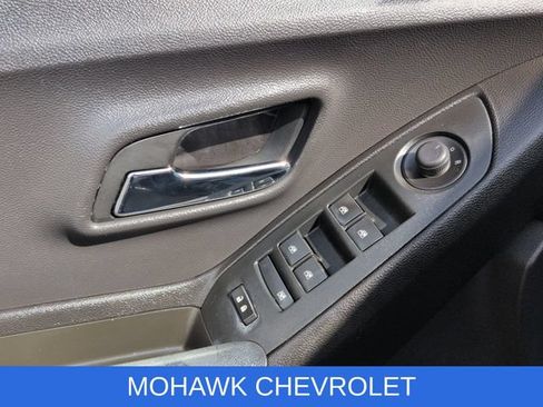 Used 2019 Chevrolet Trax LS FWD image 22