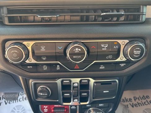 Used 2024 Jeep Wrangler Willys image 36