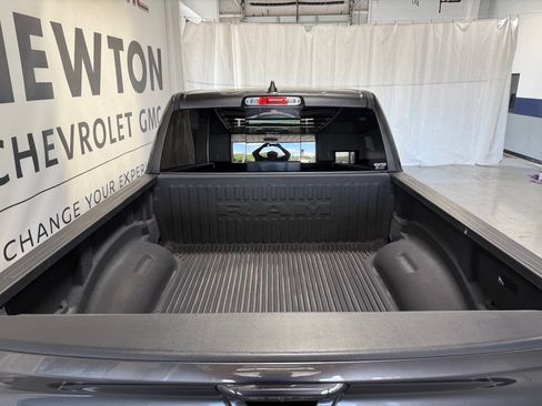 Used 2022 RAM 1500 Laramie AWD/4WD image 40