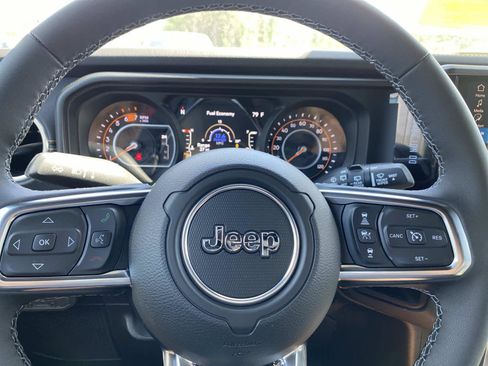 New 2026 Jeep Wrangler Unlimited Sahara AWD/4WD image 16