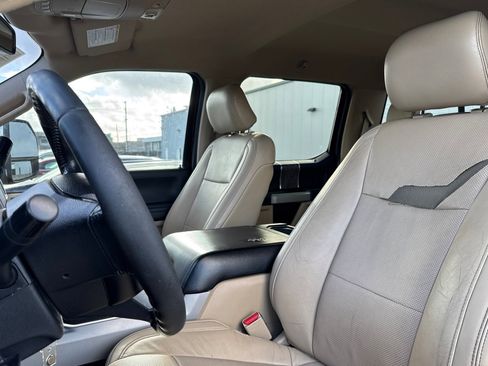 Used 2017 Ford F250 Lariat w/ Chrome Package image 19